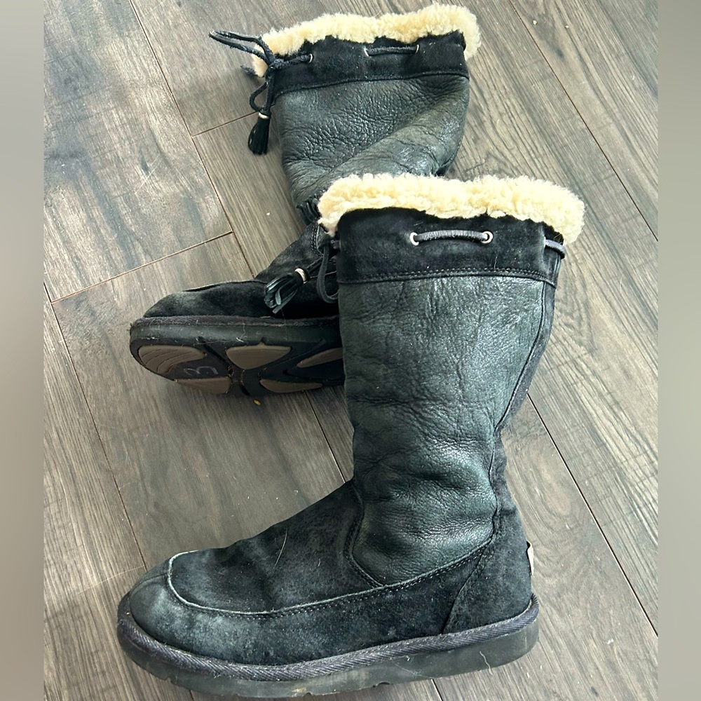 UGG Australia womens size 8 black below knee suede boots in good shape